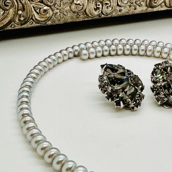 🔥Vintage Pearl Choker Necklace & Rhinestone Clip Earrings - Picture 11 of 16